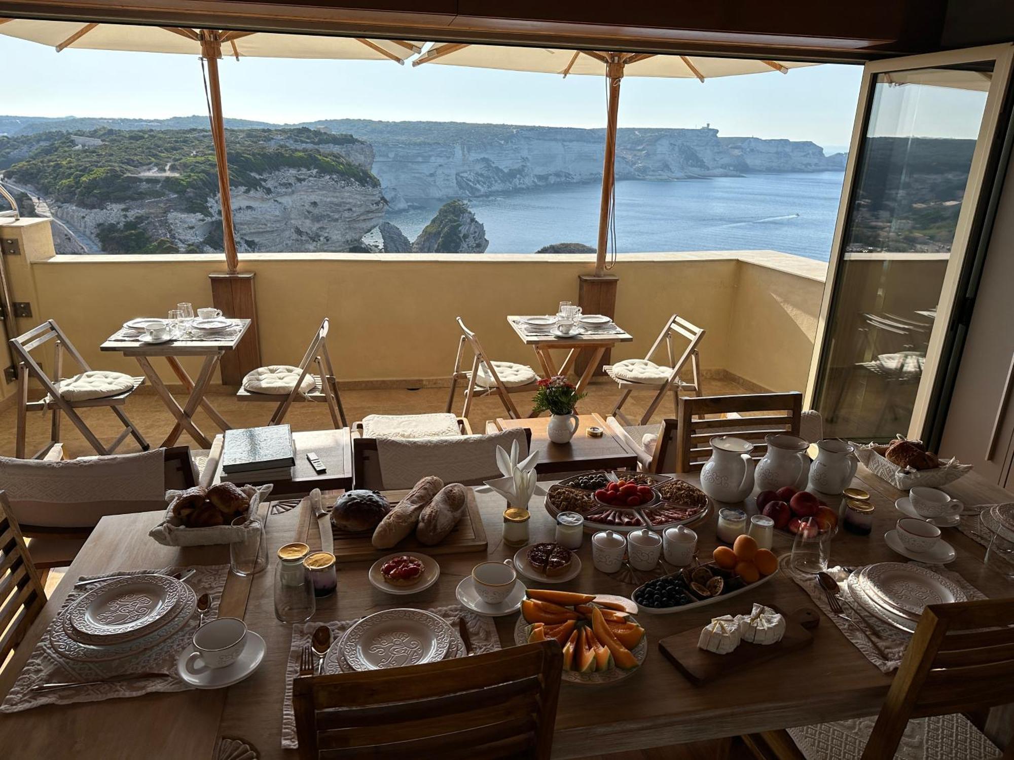 Entre Ciel Et Mer Hotel Бонифачо Екстериор снимка