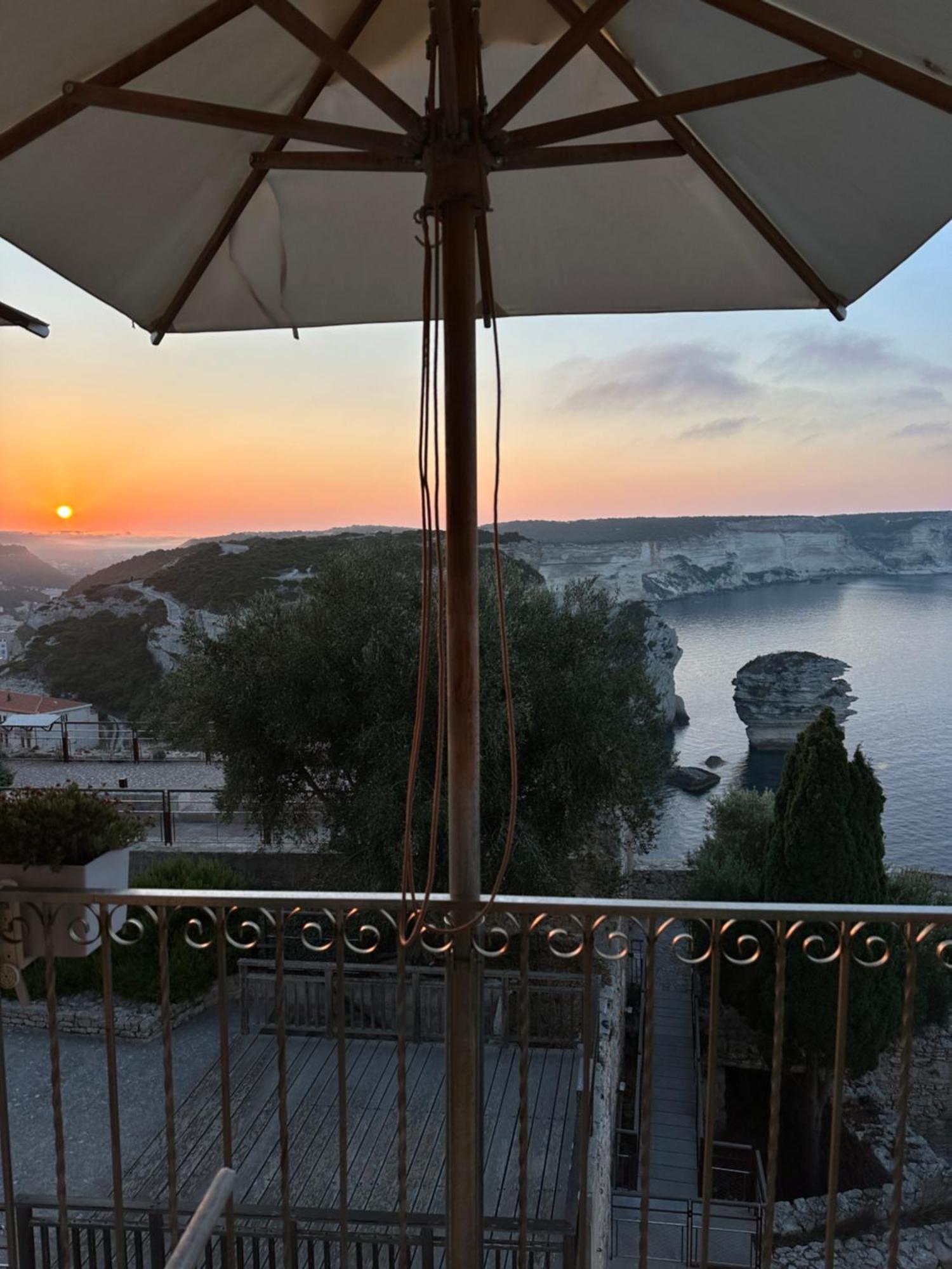 Entre Ciel Et Mer Hotel Бонифачо Екстериор снимка
